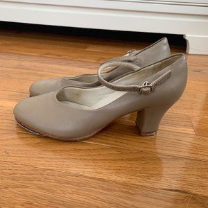 So Danca Tiffany Character Tap Shoes 2.5" Heel in Tan | Size Adult 7.5M